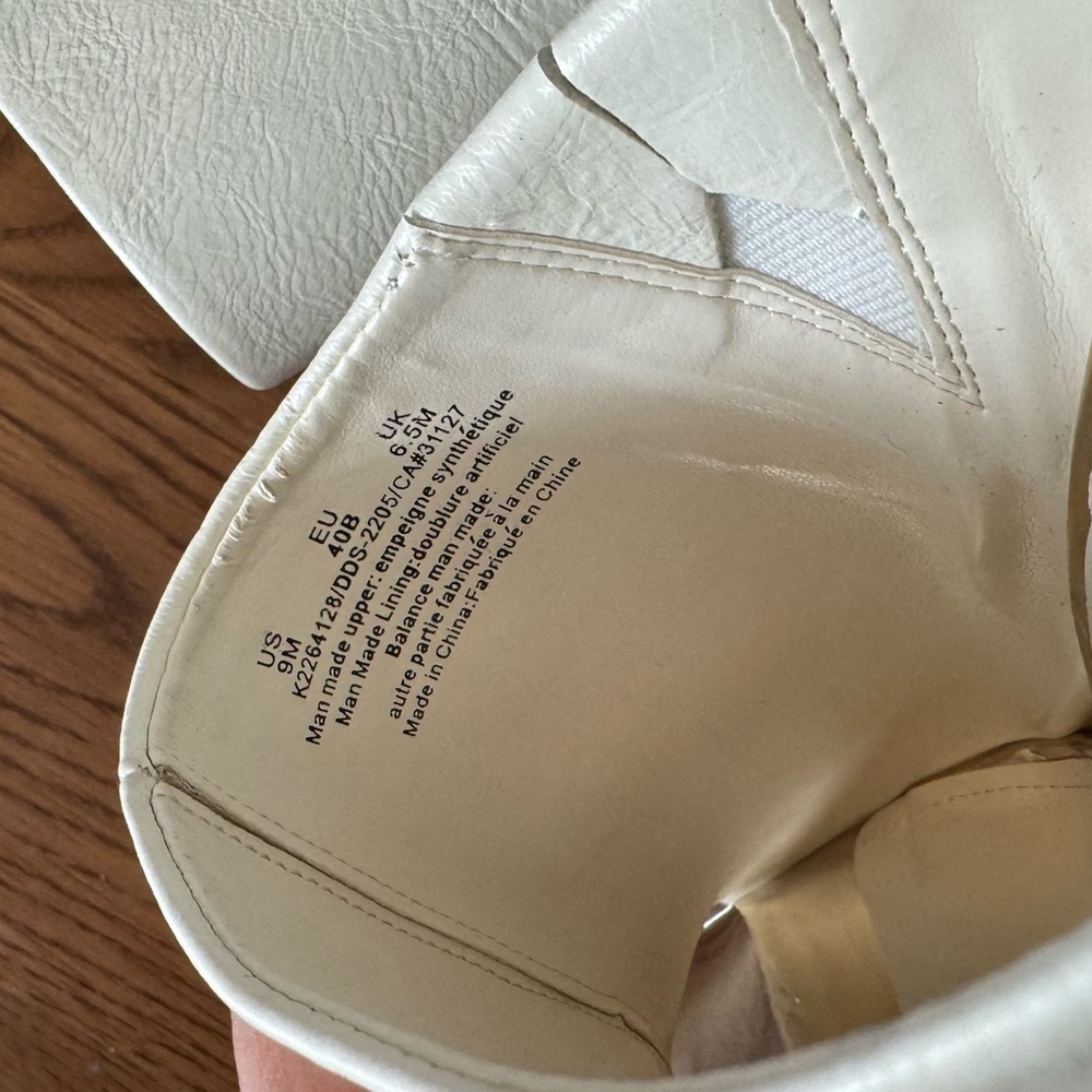 NWT DNKY Elegant Cream and Silver Women's Mules - Picture 7 of 8